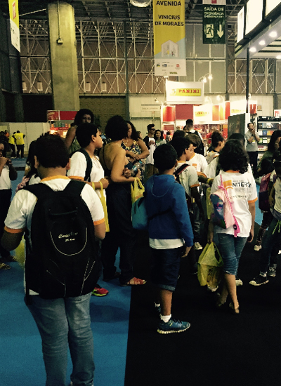 Forte presença de jovens leitores na Bienal impressionou os gringos que passaram pelo evento | © Stefano Mauri