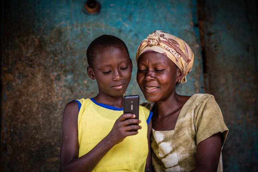 ONG que promove a leitura digital em países pobres da África busca parceiros no Brasil | © Foto da página da Worldreader no Facebook