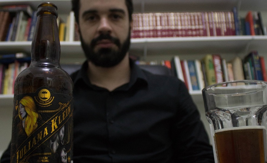 Para promover seu livro, Marcos Peres cria cerveja artesanal | © João Paulo Machado