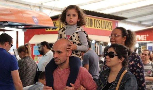 Mais cheia, Feira do Livro de Porto Alegre vende mais do que no ano passado | © Luis Ventura