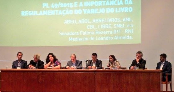 Representantes das entidades do livro discutem, com senadora Fátima Bezerra, a Lei do Preço Fixo | © Ricardo Ximenes