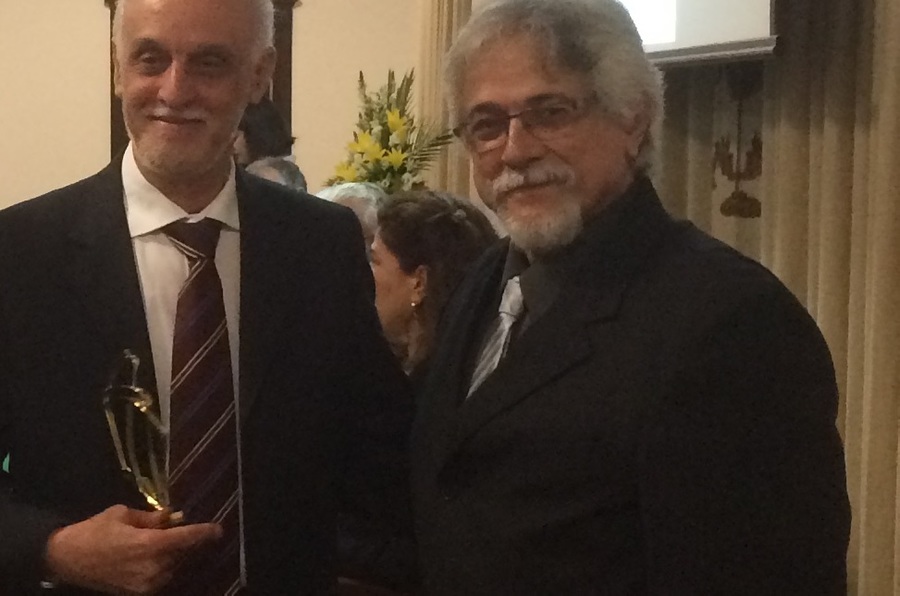 Roberto Acízelo ao lado de Marcelo Di Renzo, presidente da Abeu | © Divulgação/Abeu