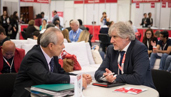 Profissionais se reúnem no Centro de Negócios da Feira do Livro de Guadalajara | © FIL/Melinda Llamas