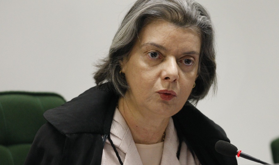 Ministra Cármen Lúcia em uma das audiências para tratar sobre a