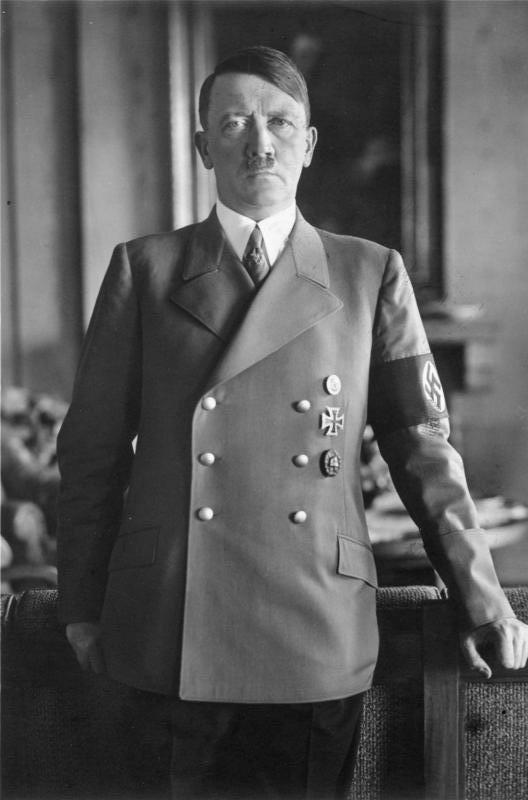 Adolf Hitler, autor de 'Mein kampf', já esgotada na Amazon alemã | © WikiCommons