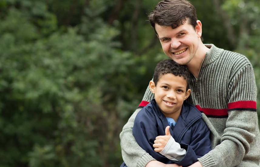 Lucas e o pai Peterson, funcionário da Livraria Cultura em Porto Alegre | © Simone Uriatt