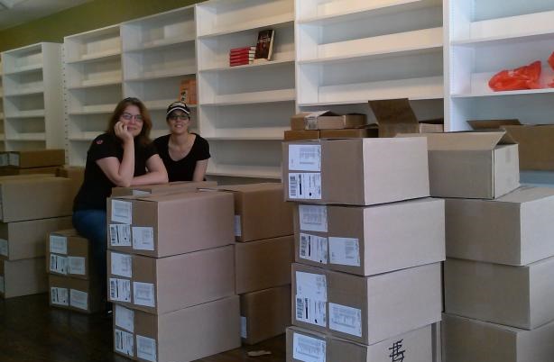 Stefani e Julie Beddingfield, proprietárias da Inkwood Books, que acaba de abrir nova loja em New Jersey | © ABA
