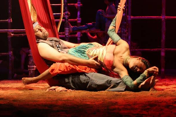 Mostra no Centro Brasileiro Britânico e livre adaptação de ‘Romeu e Julieta’ relembram o bardo | © Ellie Kurttz