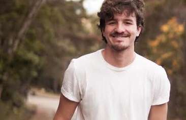 Augusto Alvarenga, que assina com Vinícius Grossos, o livro