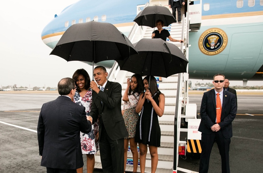 Barack Obama desembarca do Air Force # 1 para visita histórica a Cuba | © Casa Branca