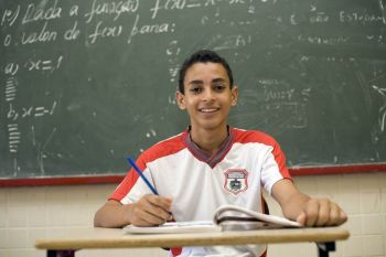 MEC deve R$ 230 milhões às editoras que venderam para o PNLD 2016 | © Geyson Magno / MEC