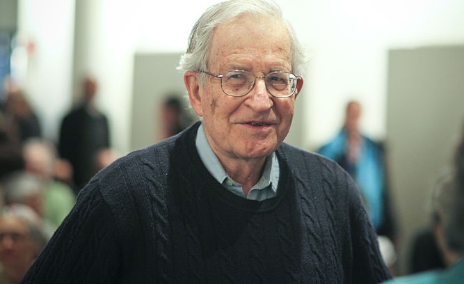 Planeta traz título de Chomsky para o Brasil | © jeanbaptisteparis / WikiCommons