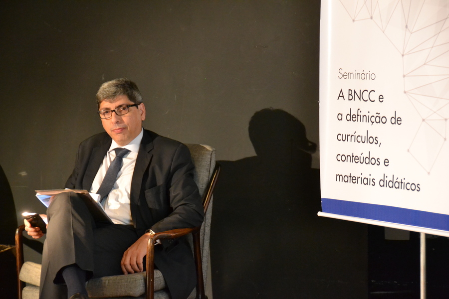 Antônio Neto, representante do MEC no debate sobre o impacto da Base Nacional Comum Curricular na produção de materiais | © Divulgação