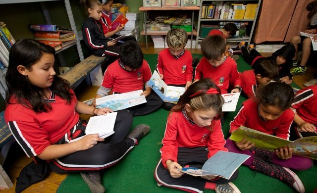 Alunos de escola pública usam livros do PNBE | © Eduardo Aigner / FNDE