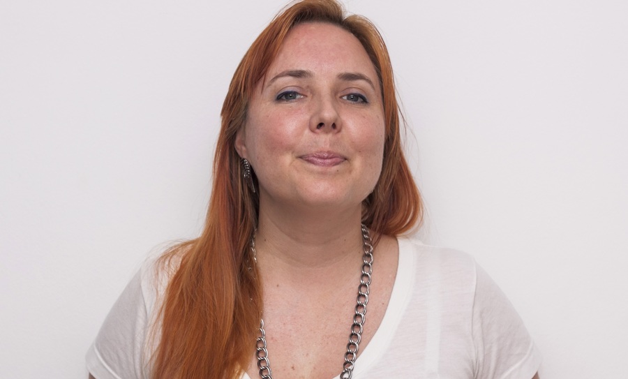 Para comemorar dez anos de produ&ccedil;&atilde;o liter&aacute;ria, Ana R&uuml;sche lan&ccedil;a publica&ccedil;&atilde;o independente | &copy; Gonzalo Cu&eacute;llar