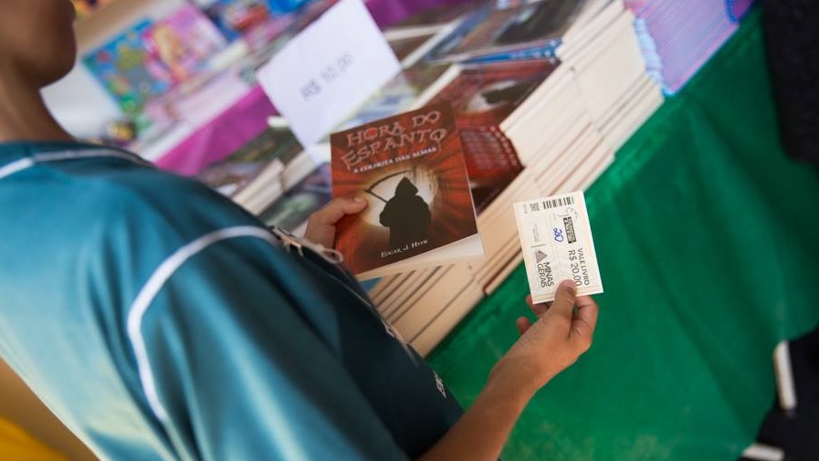 Além das vendas realizadas pelo público, a Secretaria de Educação do Estado de MG investiu em vales-livros para alunos e professores | © Divulgação