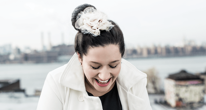 Grupo Companhia das Letras mant&eacute;m a lideran&ccedil;a no ranking das editoras e coloca o livro &lsquo;A coroa&rsquo;, de Kiera Cass, em primeiro lugar na lista geral | &copy; Divulga&ccedil;&atilde;o