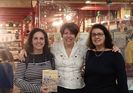 Bia Hetzel e Silvia Negreiros com a autora Luciana Sandroni, no lançamento do livro Ludi na Floresta da Tijuca