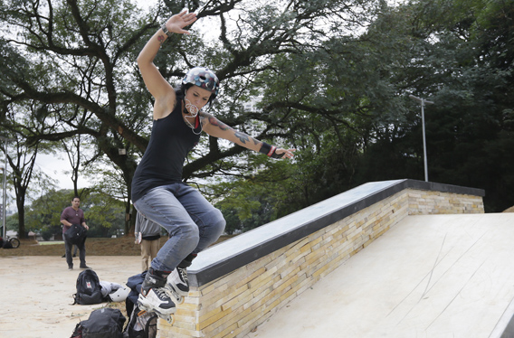 Praticante de skate no recém-inaugurado Parque Chácara do Jockey | © Cesar Ogata / Prefeitura de SP