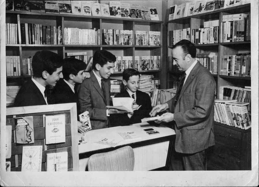 A primeira venda da livraria Dante Alighieri: um exemplar de 'Veinte poemas de amor y una cancion desesperada', de Pablo Neruda | © Acervo da Família
