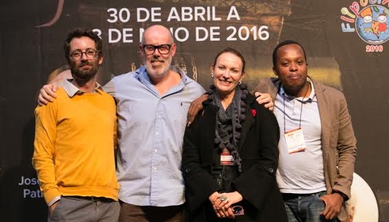 Da esquerda para a direita, os portugueses Nuno Camarneiro e Luis Serguilha, Gisele Ferreira e o moçambicano Mbate Pedro durante o Flipoços 2016 | © Bruno Alves