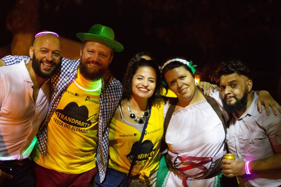 Ismael Borges (Nielsen), Marcio Coelho (hoo), Juliana Albuquerque (hoo), Cassia Carrenho e Diego Silveira na Festa do Alemão | © Beatriz Alves