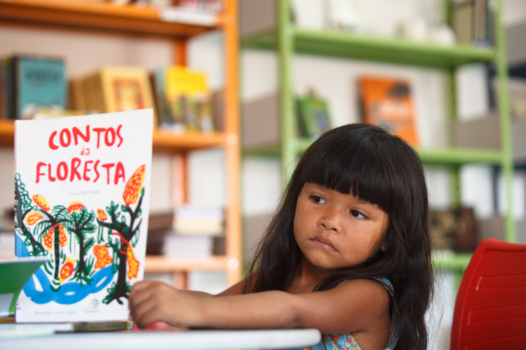 Projeto Rede 'Ler é preciso' já viabilizou bibliotecas em aldeias indígenas | © Divulgação / Instituto Ecofuturo