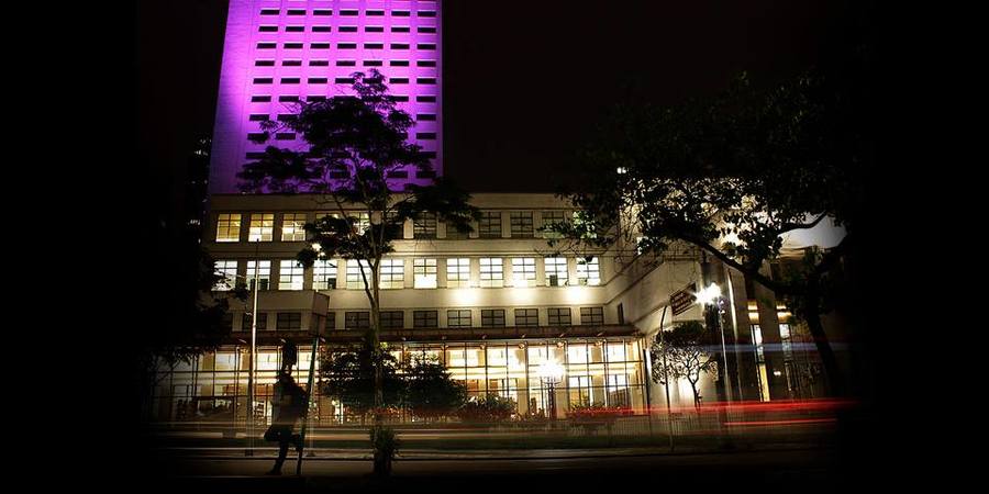 Biblioteca revela que um quinto dos seus livros são emprestados depois da meia noite | © Facebook da Biblioteca