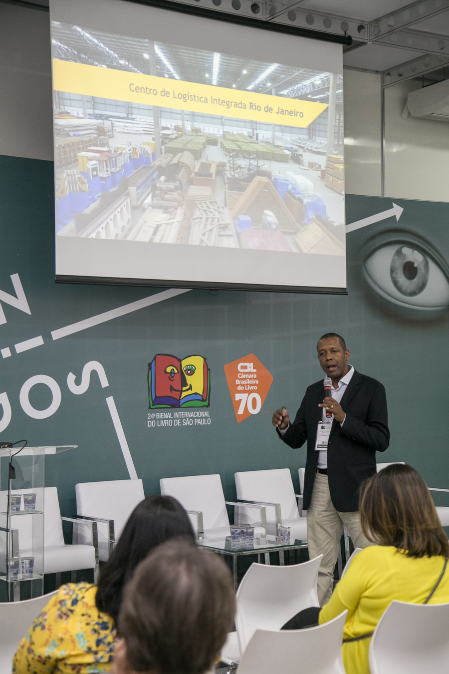 Washington Davi, diretor de marketing da vice-presidência de Logística dos Correios, apresentou o LivrosLog a editores e livreiros | © Marcelo Ferraz / Bienal