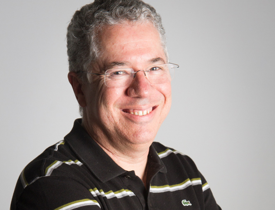 Afonso Borges assina a curadoria do Fliarax&aacute; | &copy; Gabriel Ara&uacute;jo