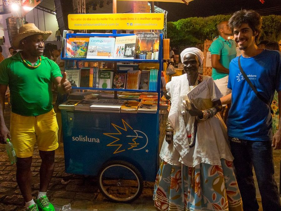 Carrinho de livros da Solisluna em evento na capital baiana | © Divulgação