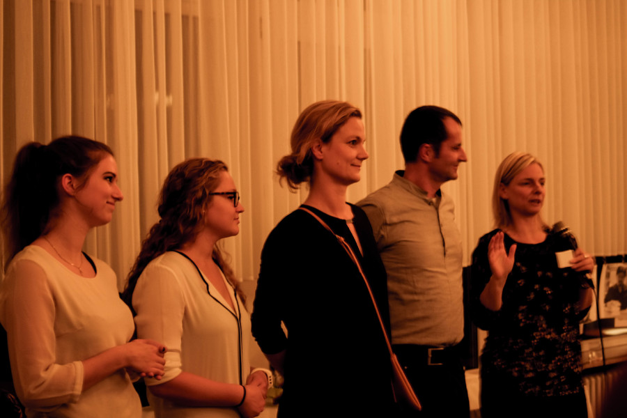Nicole Witt, ao lado da sua equipe, anuncia as novidades da sua agência literária | © Marcela Prada Neublum