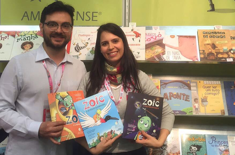 Giordano Pagotti e Fernanda de Oliveira divulgam livro musical na Feira do Livro de Frankfurt | © Divulgação