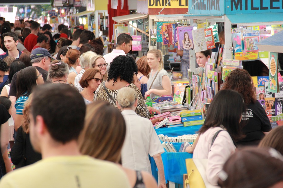 Público lota Feira do Livro de Porto Alegre | © Luis Ventura