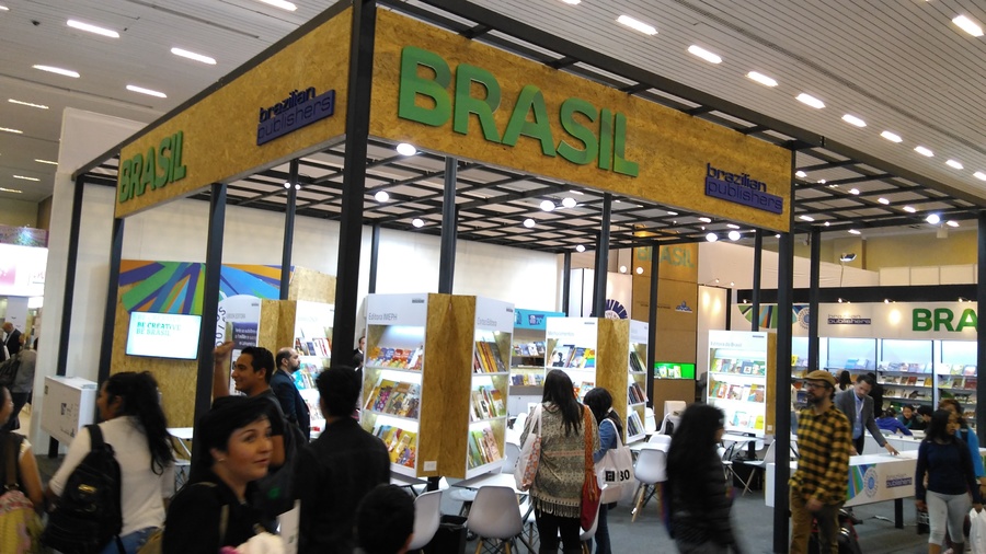 Estande brasileiro na Feira do Livro de Guadalajara | Gil Vieira Sales