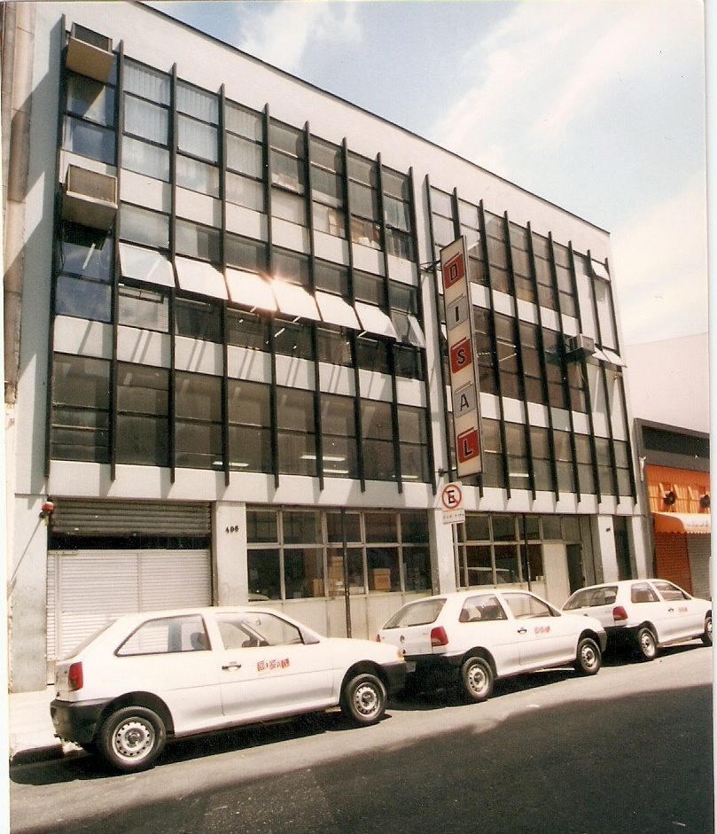 Depois de 1993, a empresa se mudou para o número 486 da mesma rua Vitória, ampliando o seu espaço de 800 m² para 2 mil m² | © Divulgação