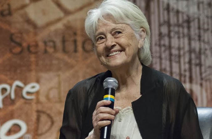 Adélia Prado é a primeira mulher a ganhar a premiação na categoria