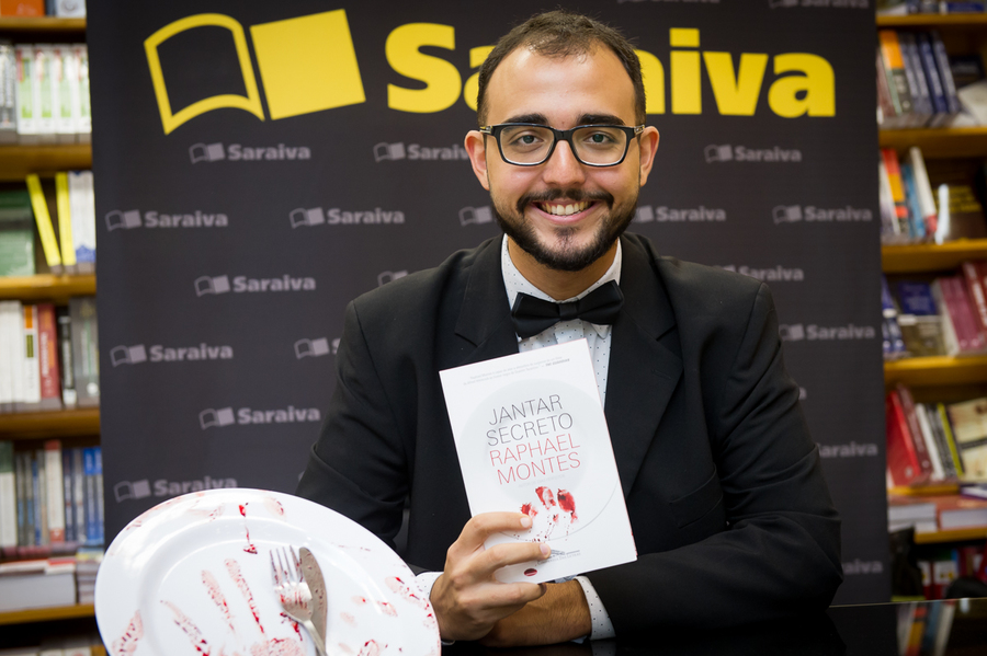 Livro 'Jantar secreto', de Raphael Montes, estreia na lista Nielsen PublishNews | © Humberto Souza