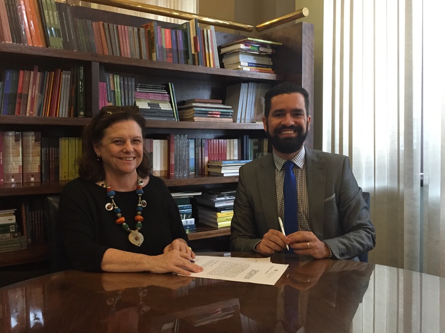 Helena Severo e Cristian Santos assinam acordo para abertura do Escritório de Direitos Autorais em Brasília | © Esther Lima / MinC