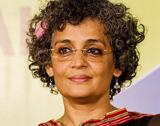 Companhia das Letras prepara segundo livro de Arundhati Roy | © Augustus Binu