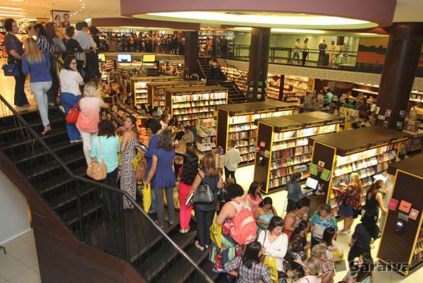 Panorâmica da loja Saraiva no Shopping Manauara, em Manaus | © Márcio Melo / Saraiva Conteúdo