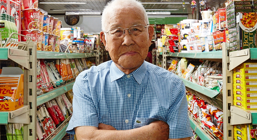 Takashi Morita, hoje, com 92 anos, conta em livro como sobreviveu à bomba atômica que dizimou sua cidade | © Divulgação