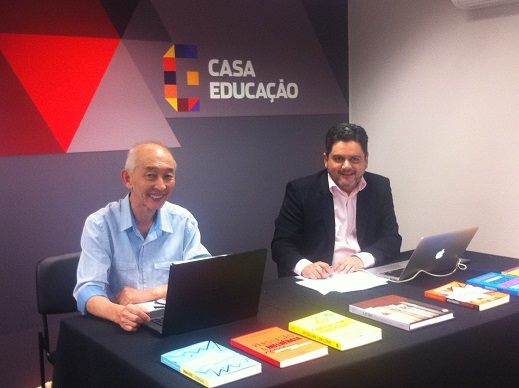 Jiro Takahashi, coordenador do MBA Book Publishing, e André Castro, diretor da Casa Educação | © Divulgação Jiro Takahashi, coordenador do MBA Book Publishing, e André Castro, diretor da Casa Educação | © Divulgação