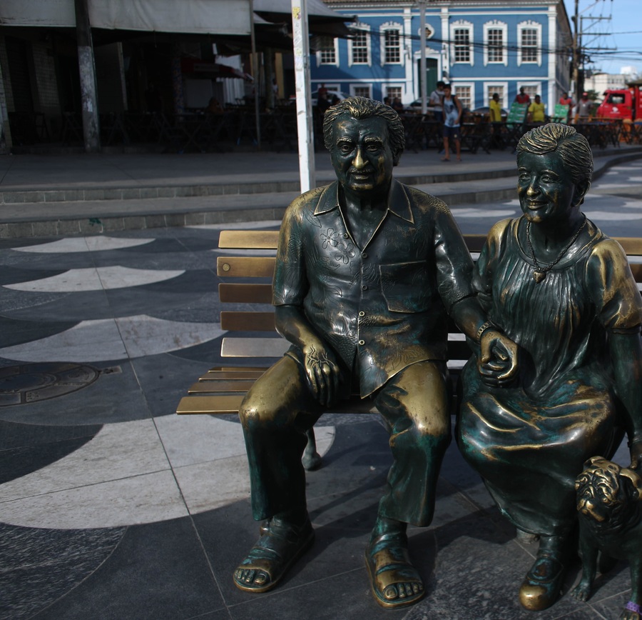 "Quer saber de um setor que ganha muito mais com a indústria internacionalização da literatura? O turismo. Quantos não vieram ao Brasil para conhecer a Bahia de Jorge Amado ou de Pierre Verger?"