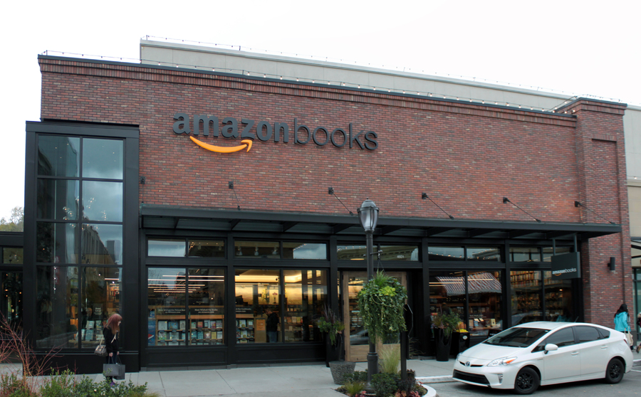 A primeira loja física de livros da Amazon, localizada em Seatte nos EUA | CC By-SA 2.0, SounderBruce