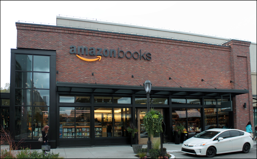 A primeira loja física de livros da Amazon, localizada em Seatte nos EUA | CC By-SA 2.0, SounderBruce