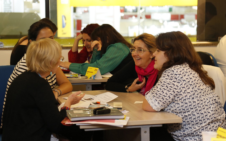 Agentes e editores se reúnem no Agents & Business Center da Bienal Internacional do Livro do Rio de Janeiro | © Divulgação Agentes e editores se reúnem no Agents & Business Center da Bienal Internacional do Livro do Rio de Janeiro | © Divulgação