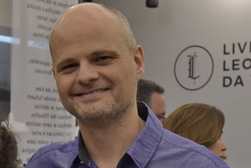 Daniel Louzada, da Leonardo Da Vinci, apura faturamento quase três vezes maior nos finais de semana da Feira do Subsolo na comparação com um dia normal | © Redes Sociais do livreiro