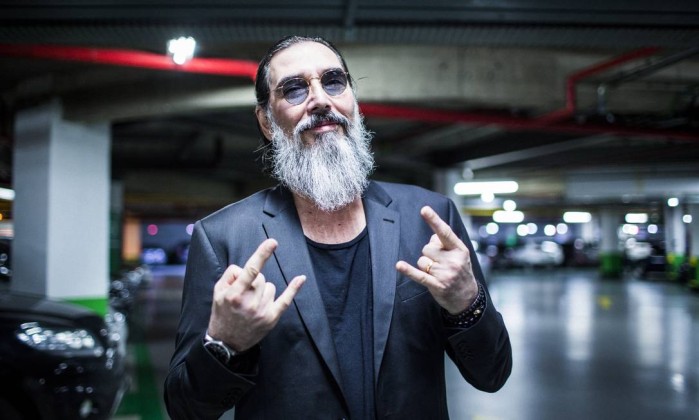 'Guia politicamente incorreto dos anos 80 pelo Rock', do roqueiro Lobão, aparece pela primeira vez na lista | © Facebook do autor 'Guia politicamente incorreto dos anos 80 pelo Rock', do roqueiro Lobão, aparece pela primeira vez na lista | © Facebook do autor