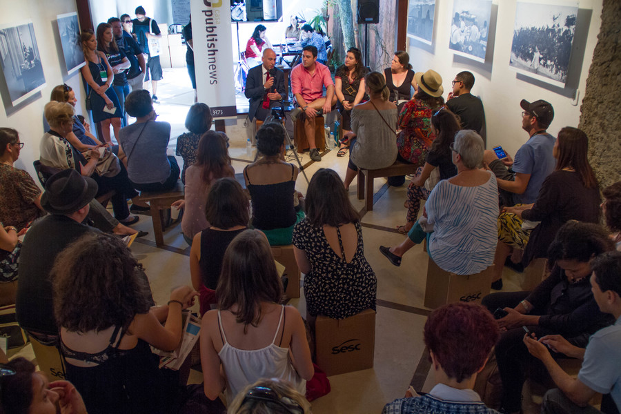 Mesa 'Livros que viajam', que reuniu Leonardo Tonus, Luiz Alvaro Salles, Marifé Boix e Simone Paulino, aconteceu nesta quinta-feira na Casa PublishNews | © Julio Vilela